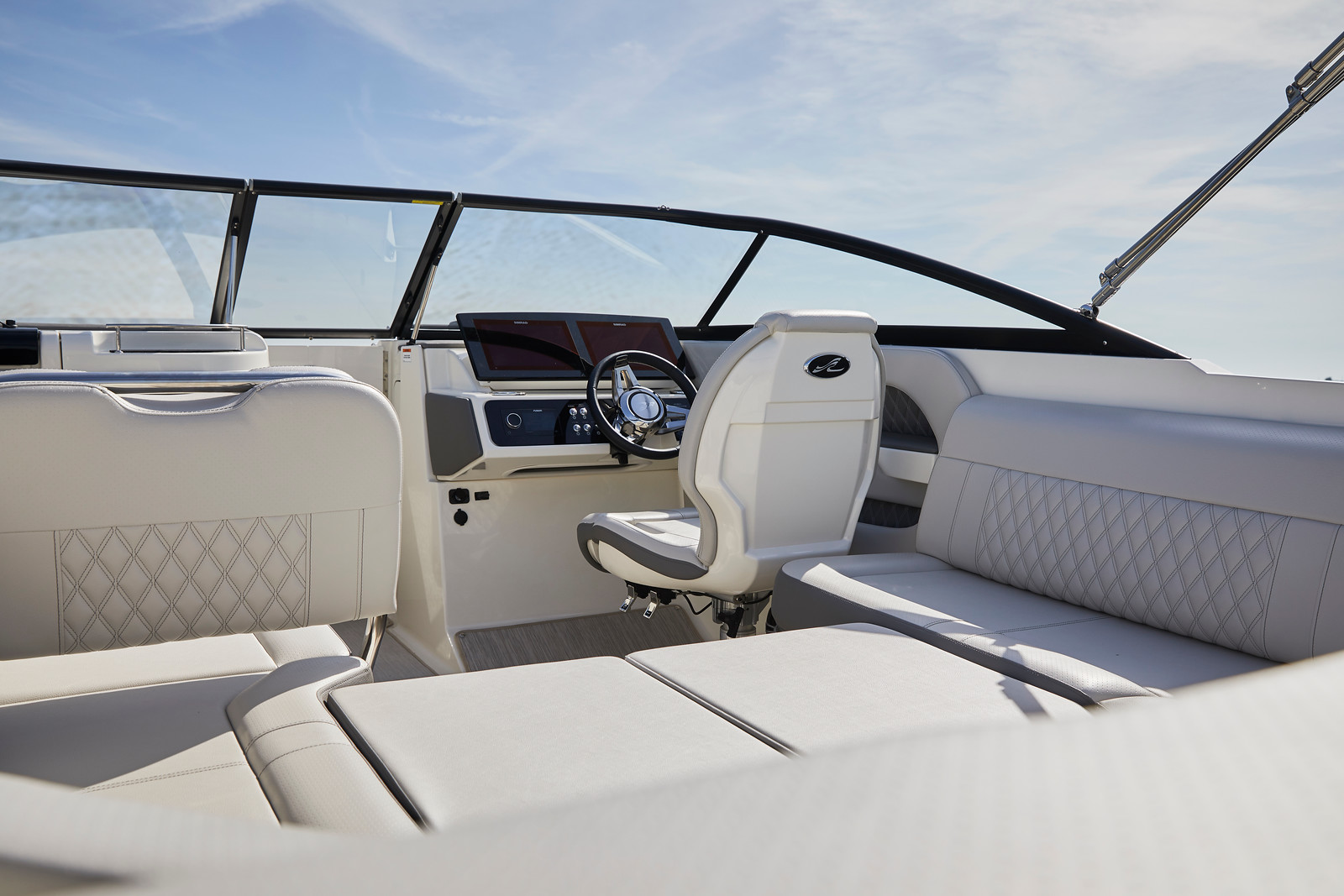 sea-ray-250-slxe-sonnenliege-motorboot