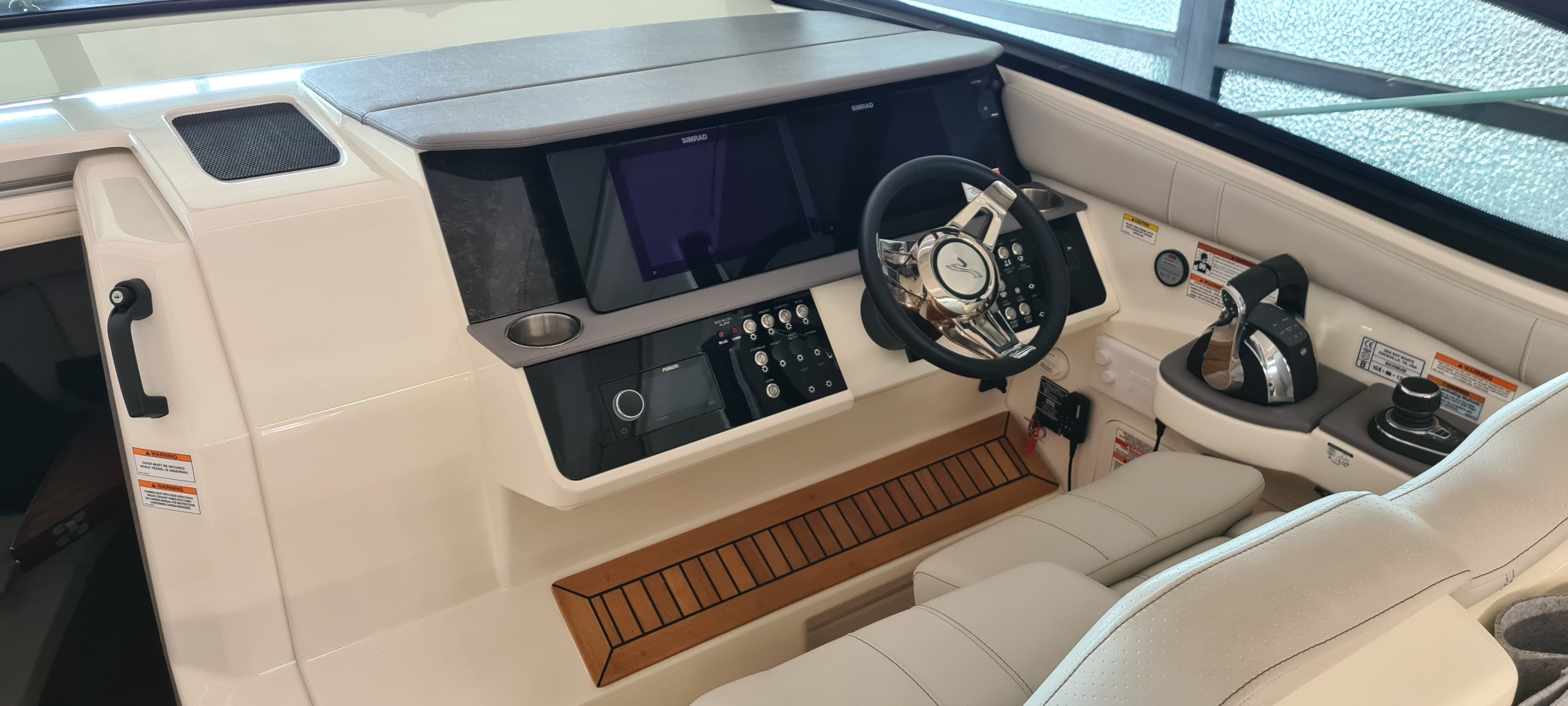 sea-ray-320-sundancer-steuerstand-boot-kaufen