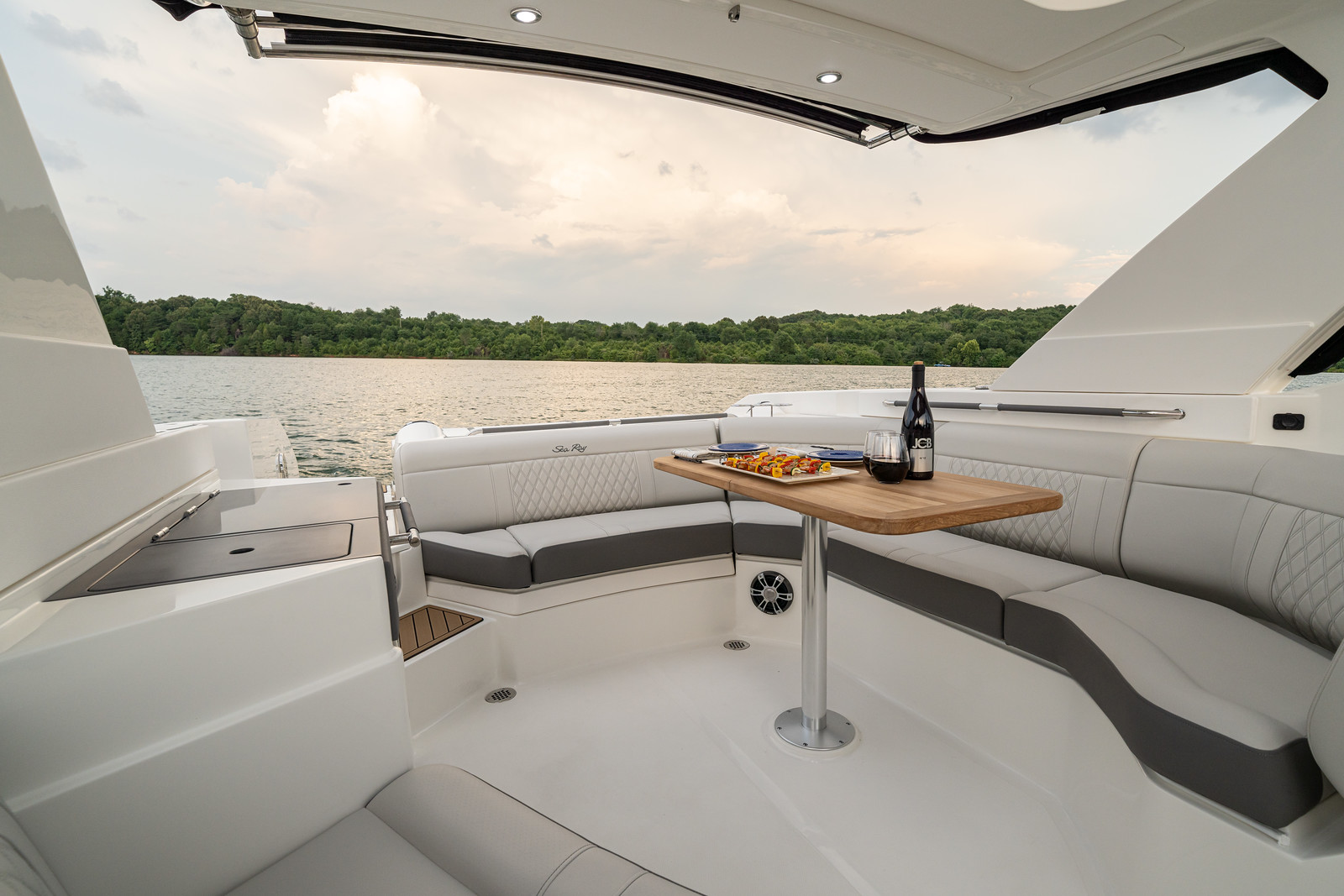 sea-ray-350-slx-sportboot-cockpit