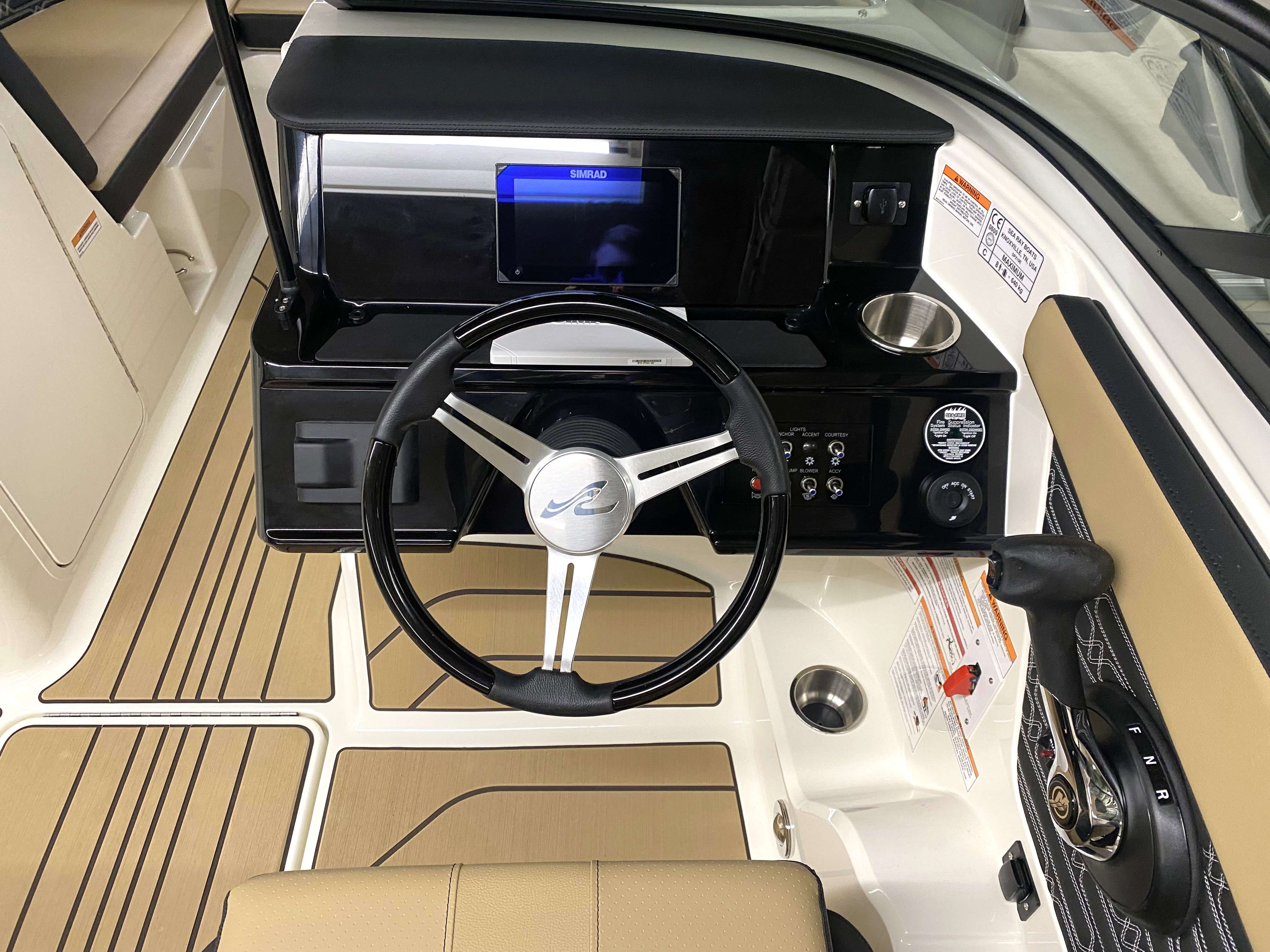 sea-ray-190-spxe-mercury-digitalschaltung-simrad-fusion-radio-dune-seadek