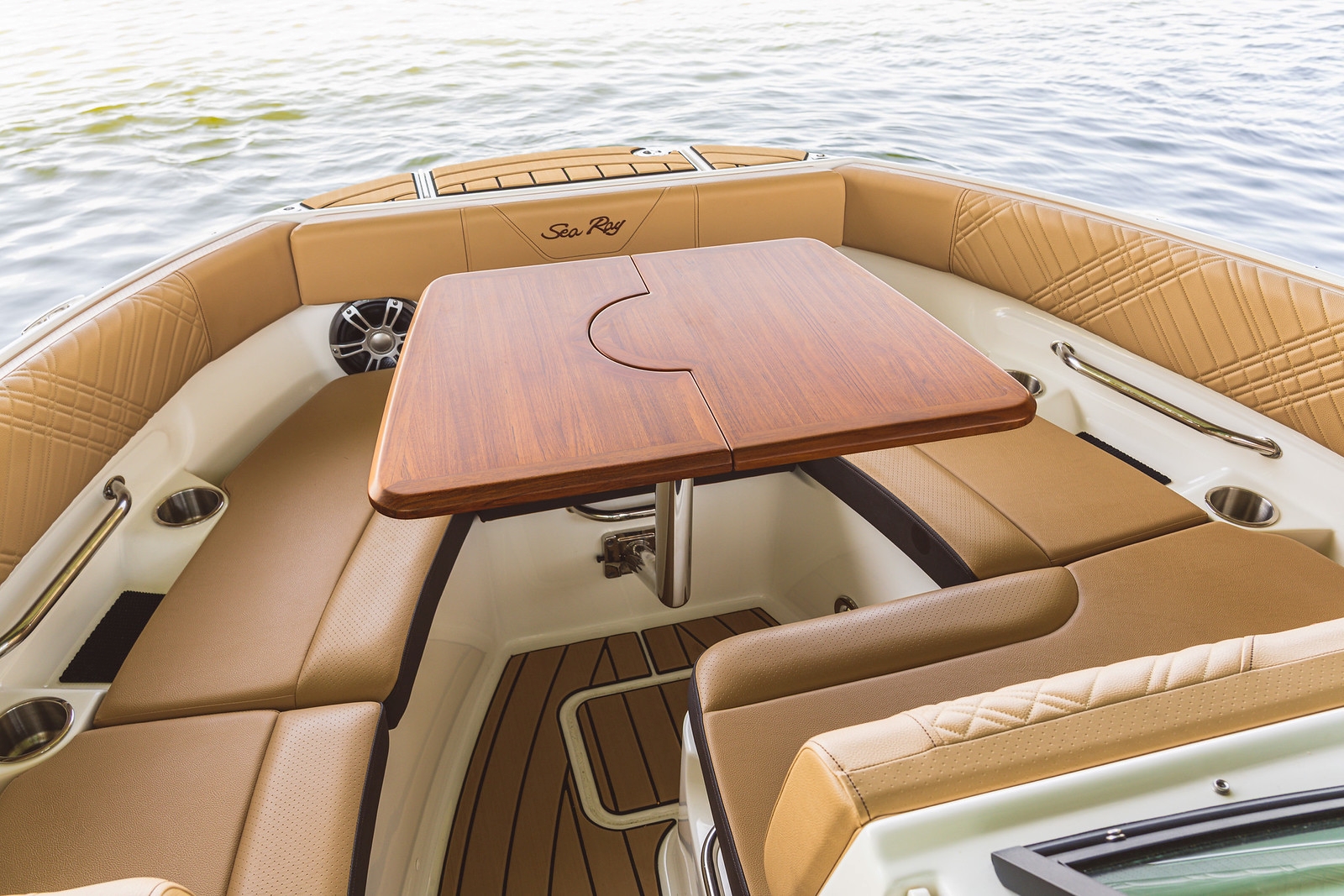sea-ray-gruehn-koblenz-teaktisch-dune-230-2026
