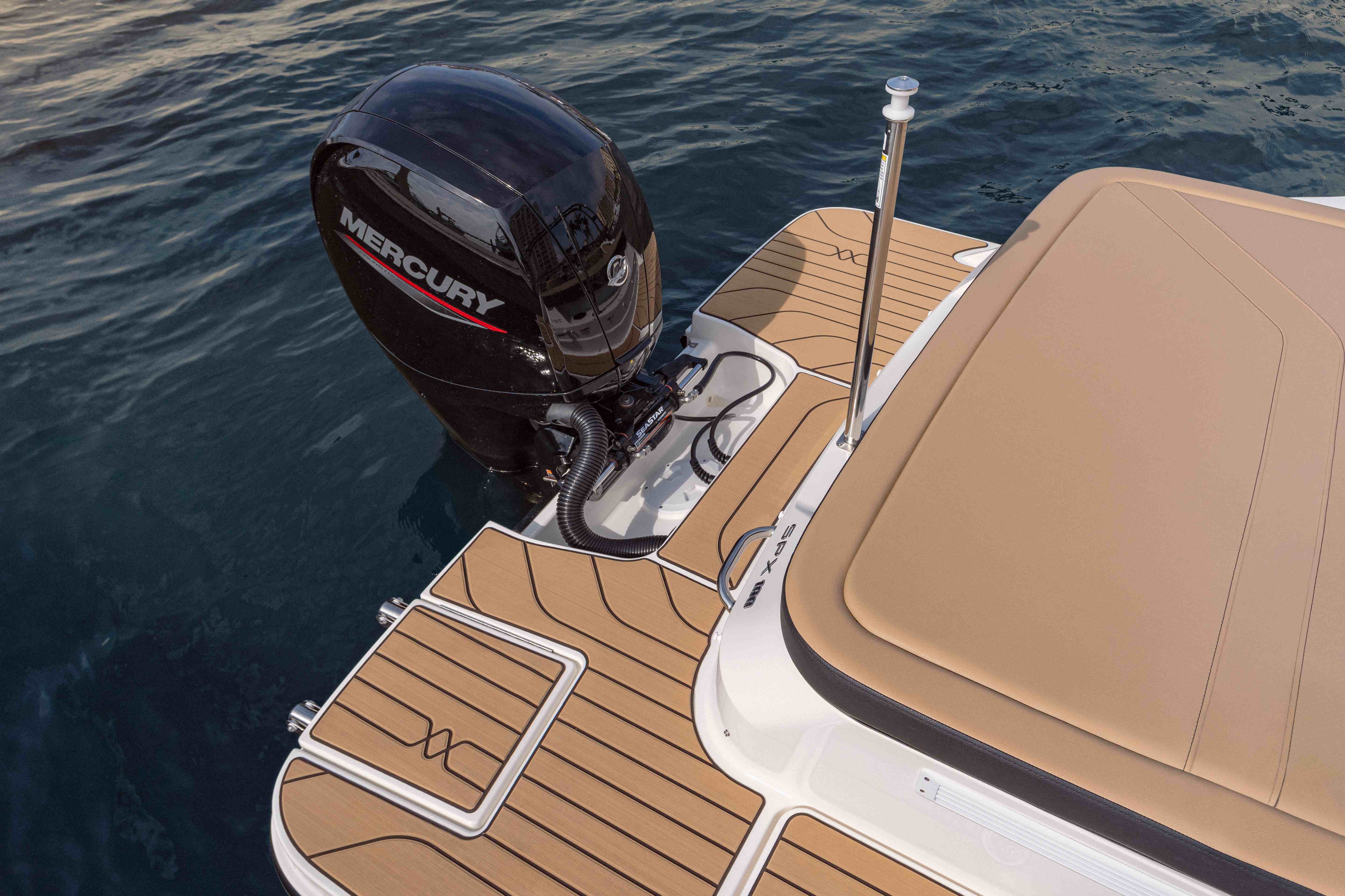 sea-ray-190-spoe-seadek-badeplattform