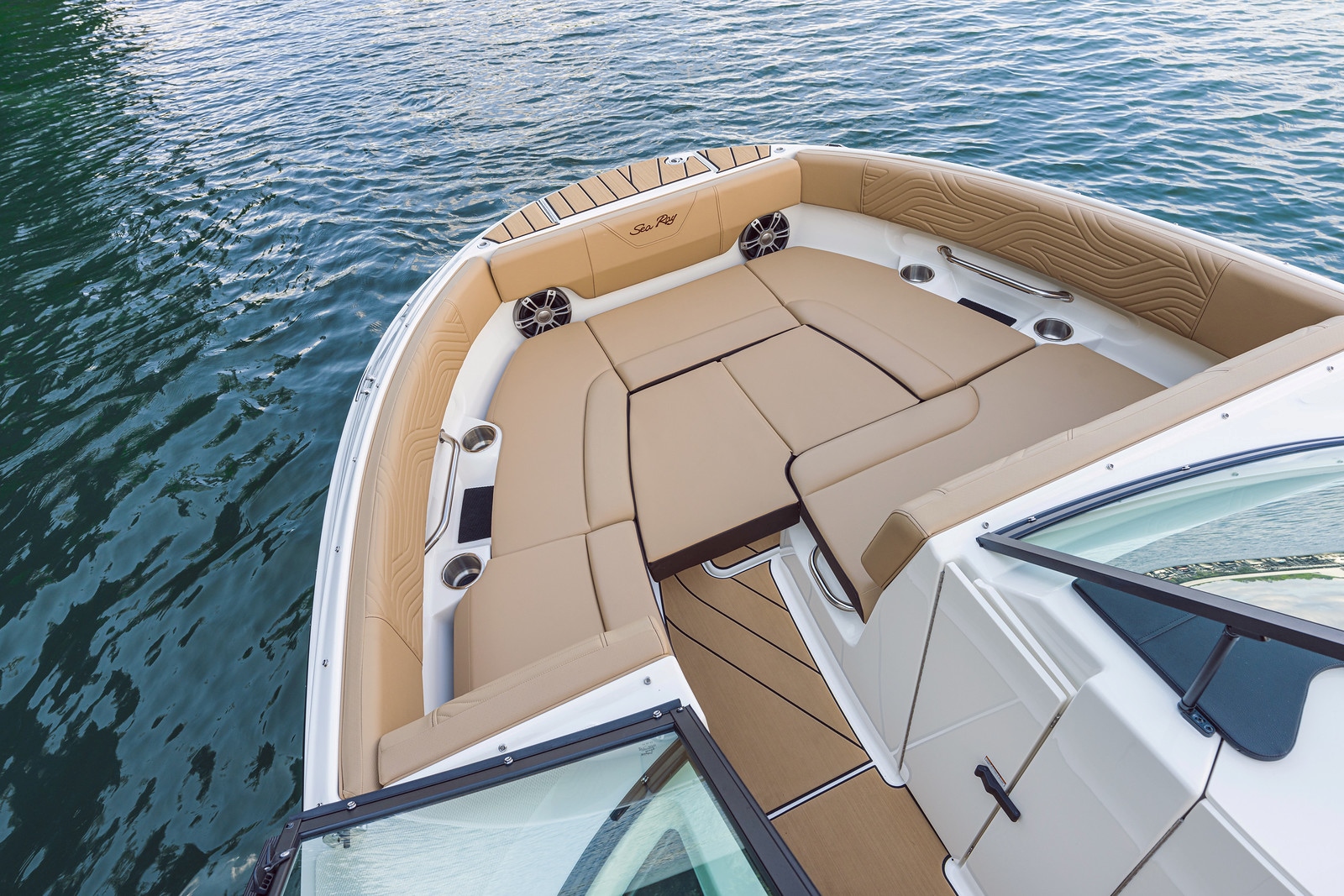 surf-250-sea-ray-fusion-lutsprescher-dune-seadek-gruehn