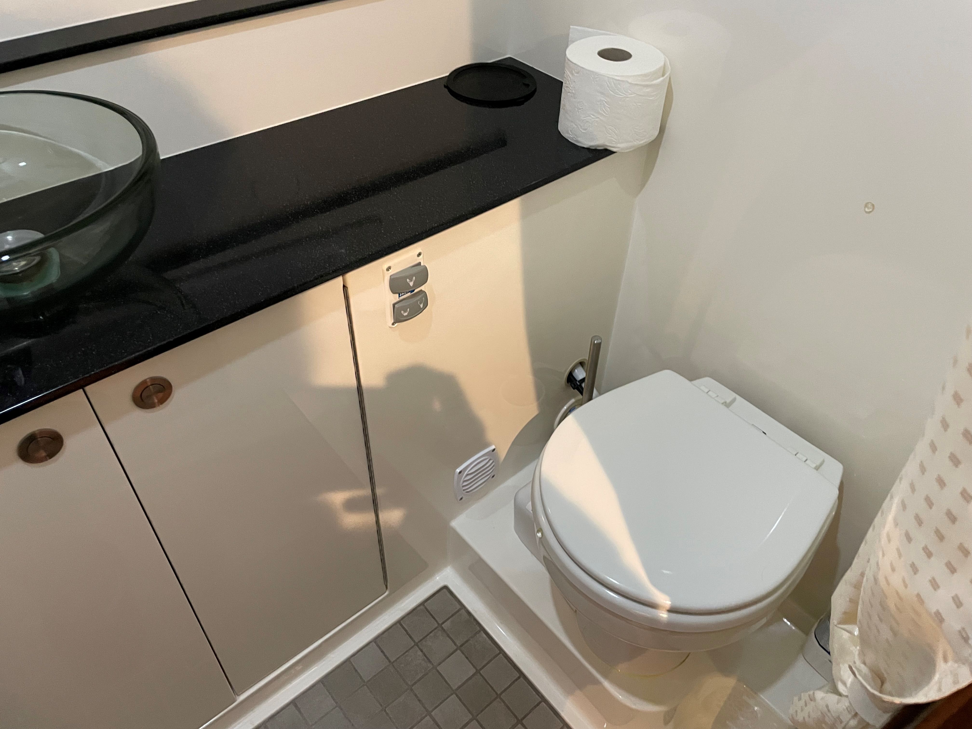 sea-ray-koblenz-sundacer-320-kabinenboot-koblenz-gruehn