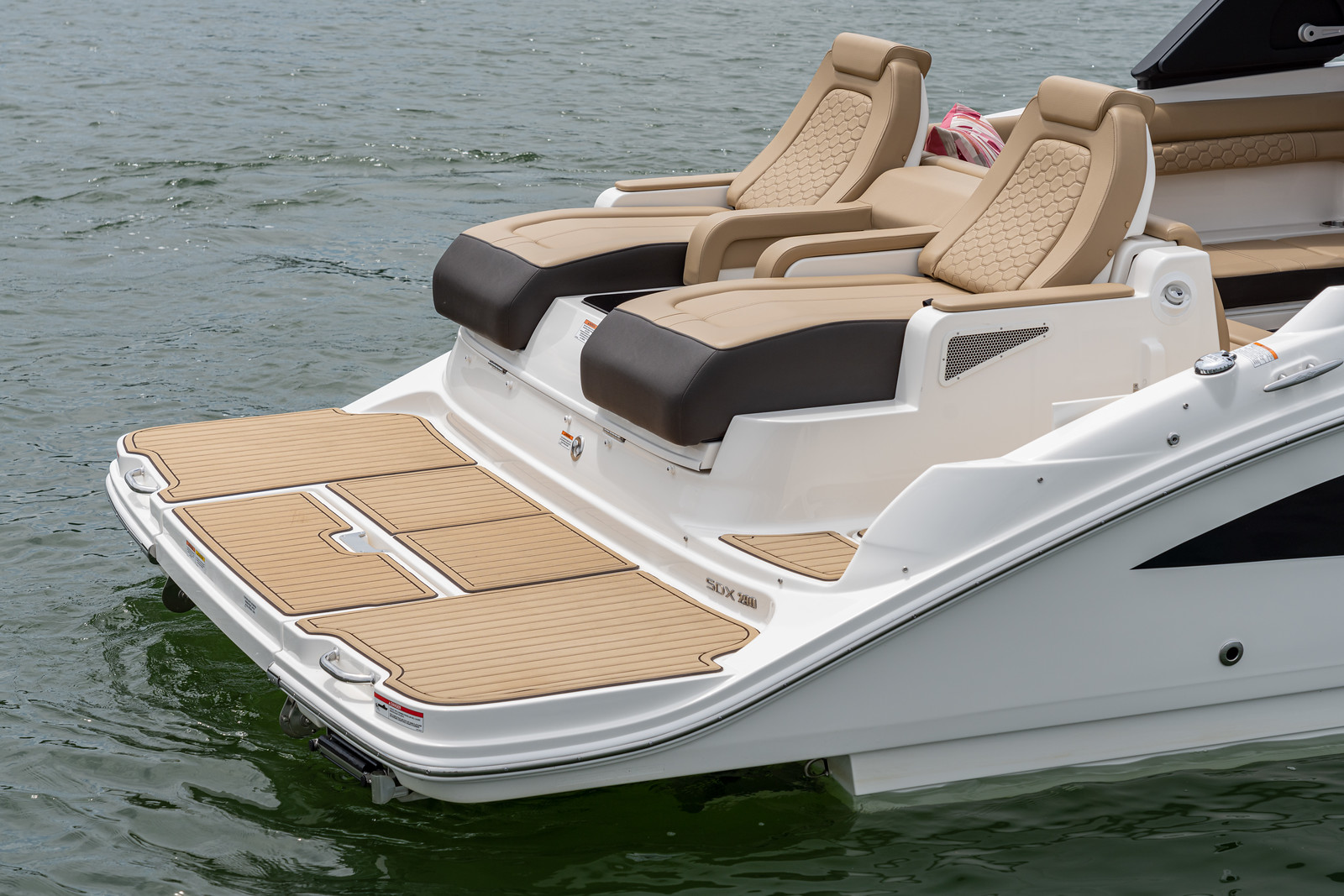 sea-ray-290-sdx-sundeck-badeplattform-hecksitze