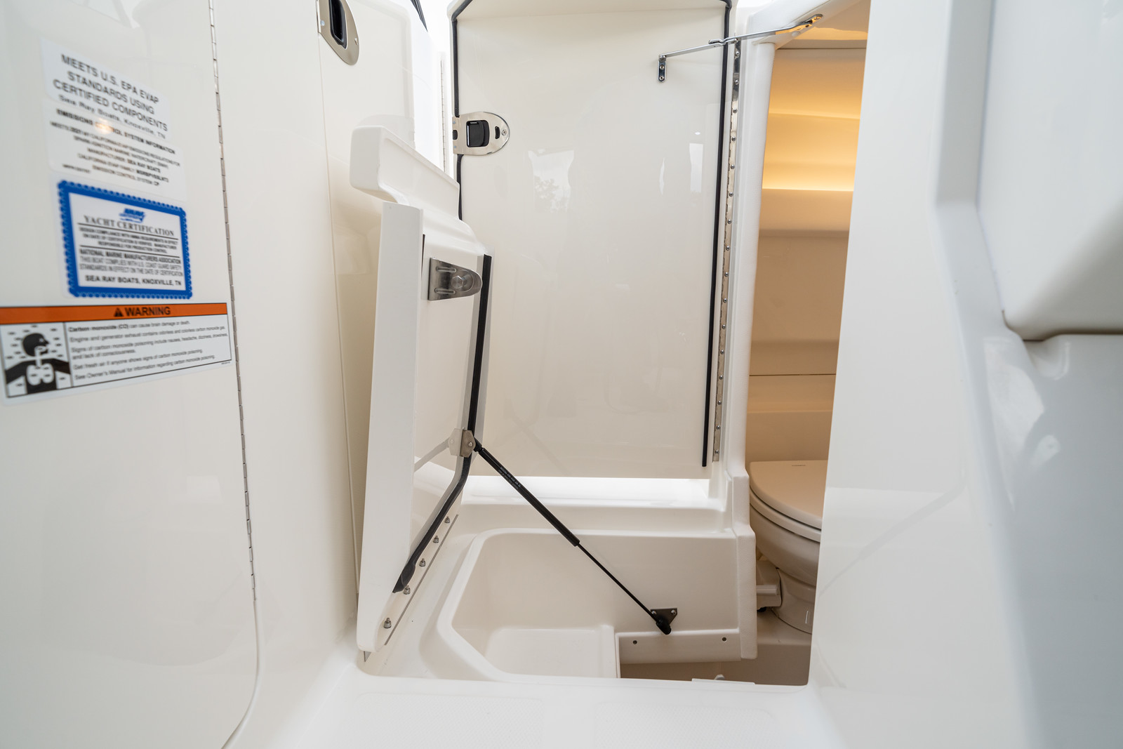 sea-ray-350-slx-sportboot-toilettenkabine