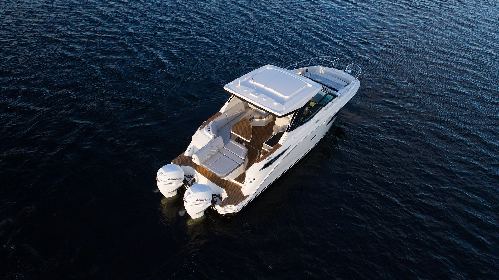 sea-ray-320-sundancer-outboarder-motorboot-boote-gruehn