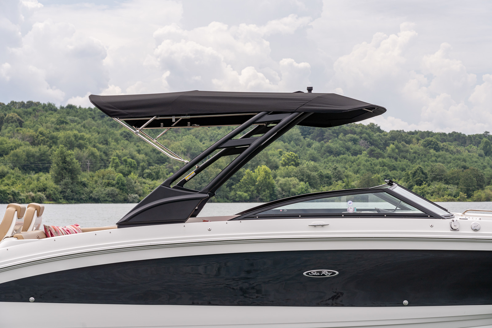 sea-ray-290-sdx-sundeck-bimini-sportboot