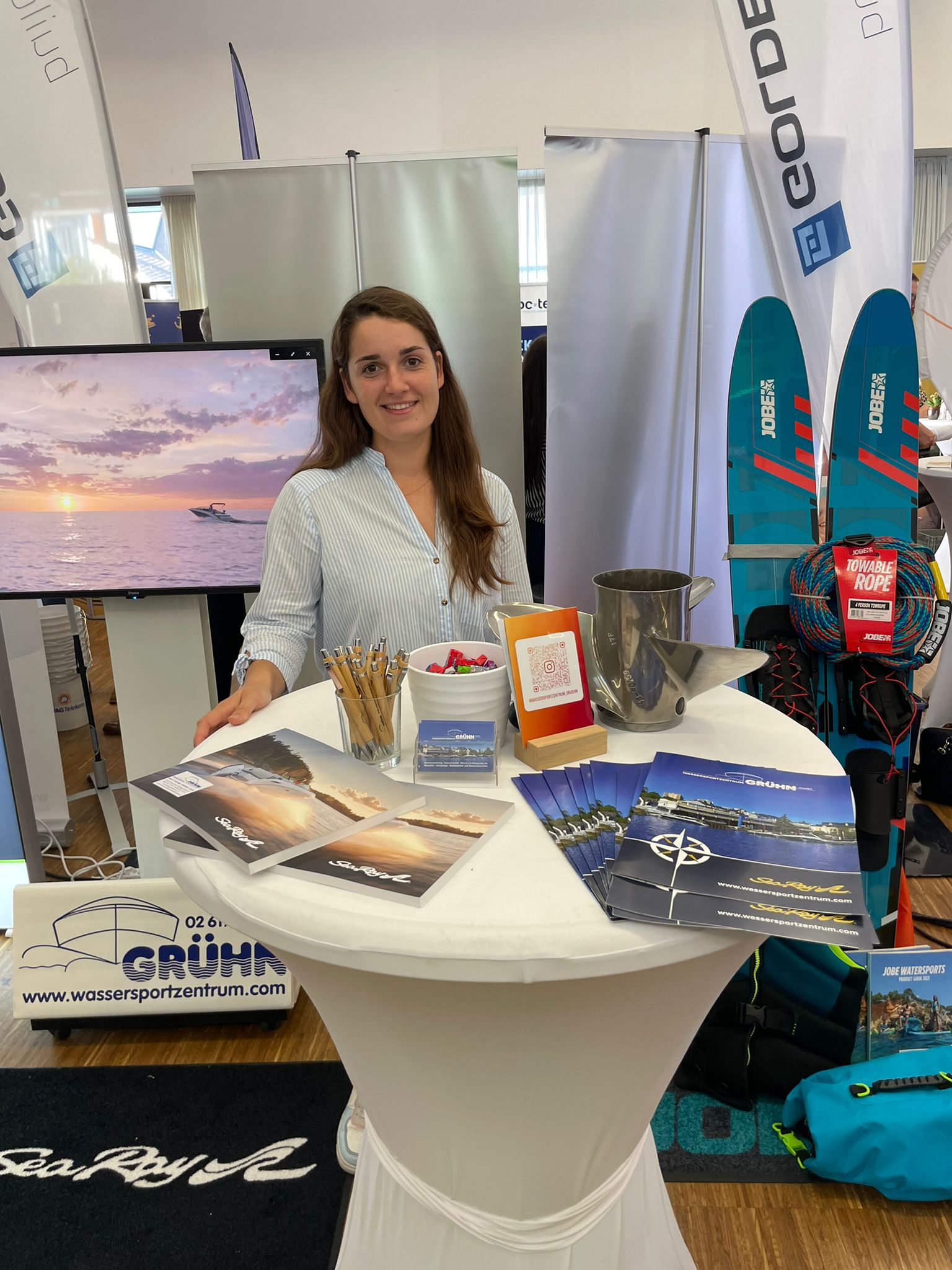 sea-ray-messe-stand-duesseldorf-koblenz-boote-gruehn