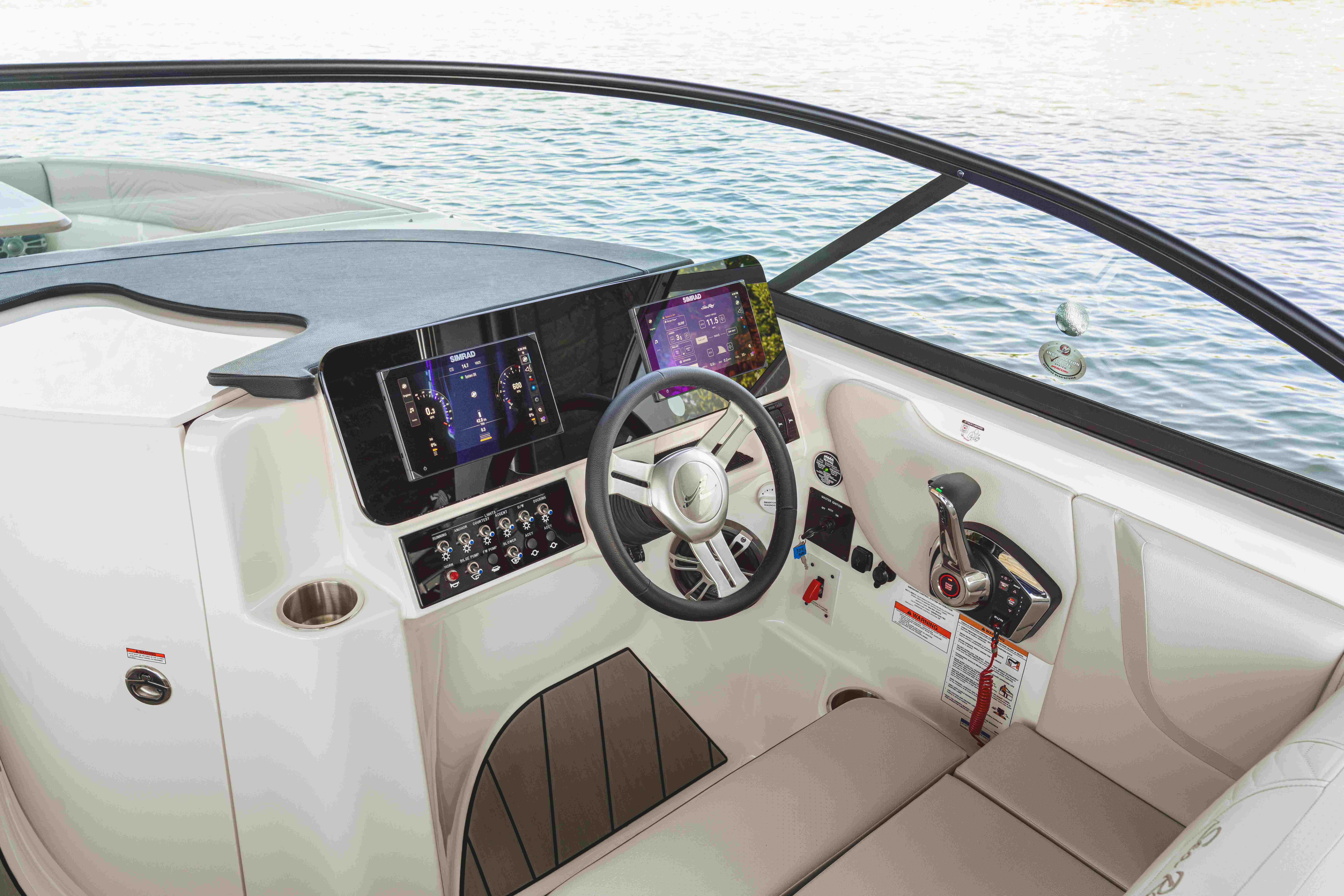 boote-gruehn-motorboot-sea-ray-230-sdxe-sruf-neu