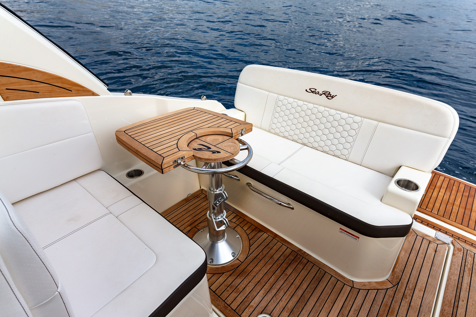 sea-ray-265-sundancer-cockpit-motorboot