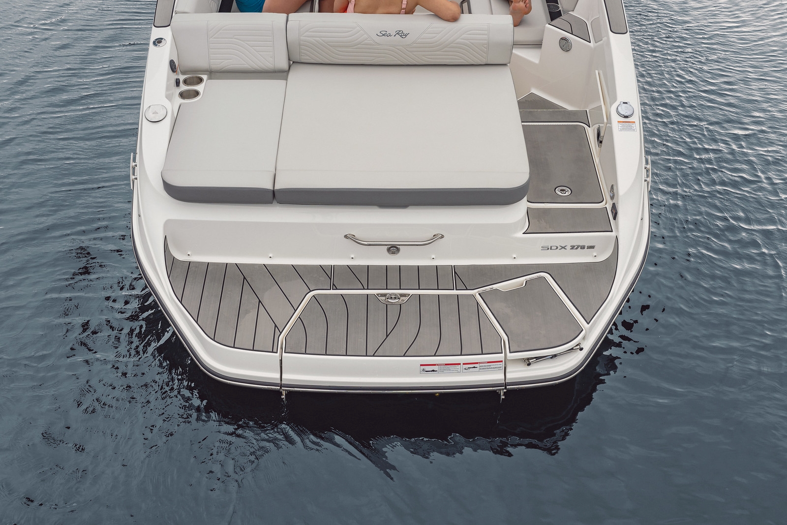 surf-sea-ray-270-sdse-koblenz-gruehn-grey-stone-mauelle-unterwasserbadeplattform