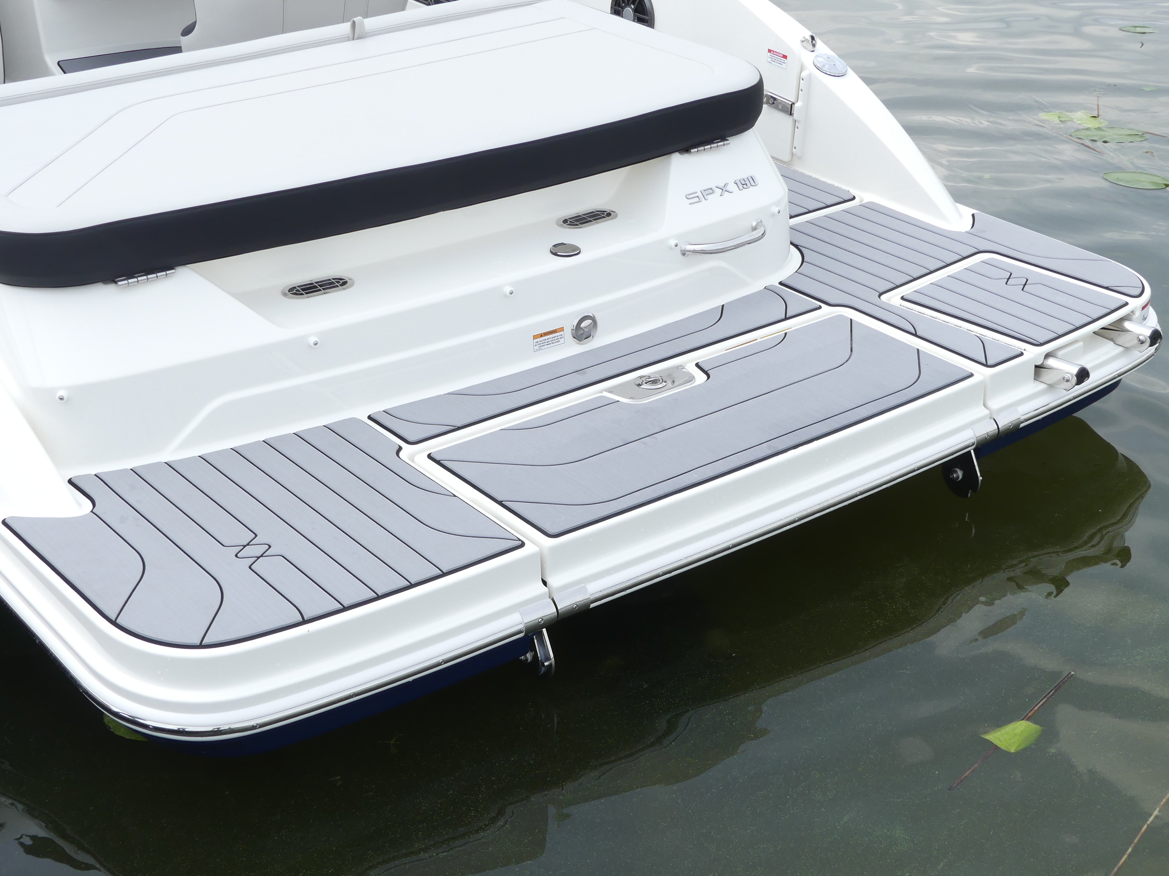 sea-ray-190-spxe-boote-gruehn