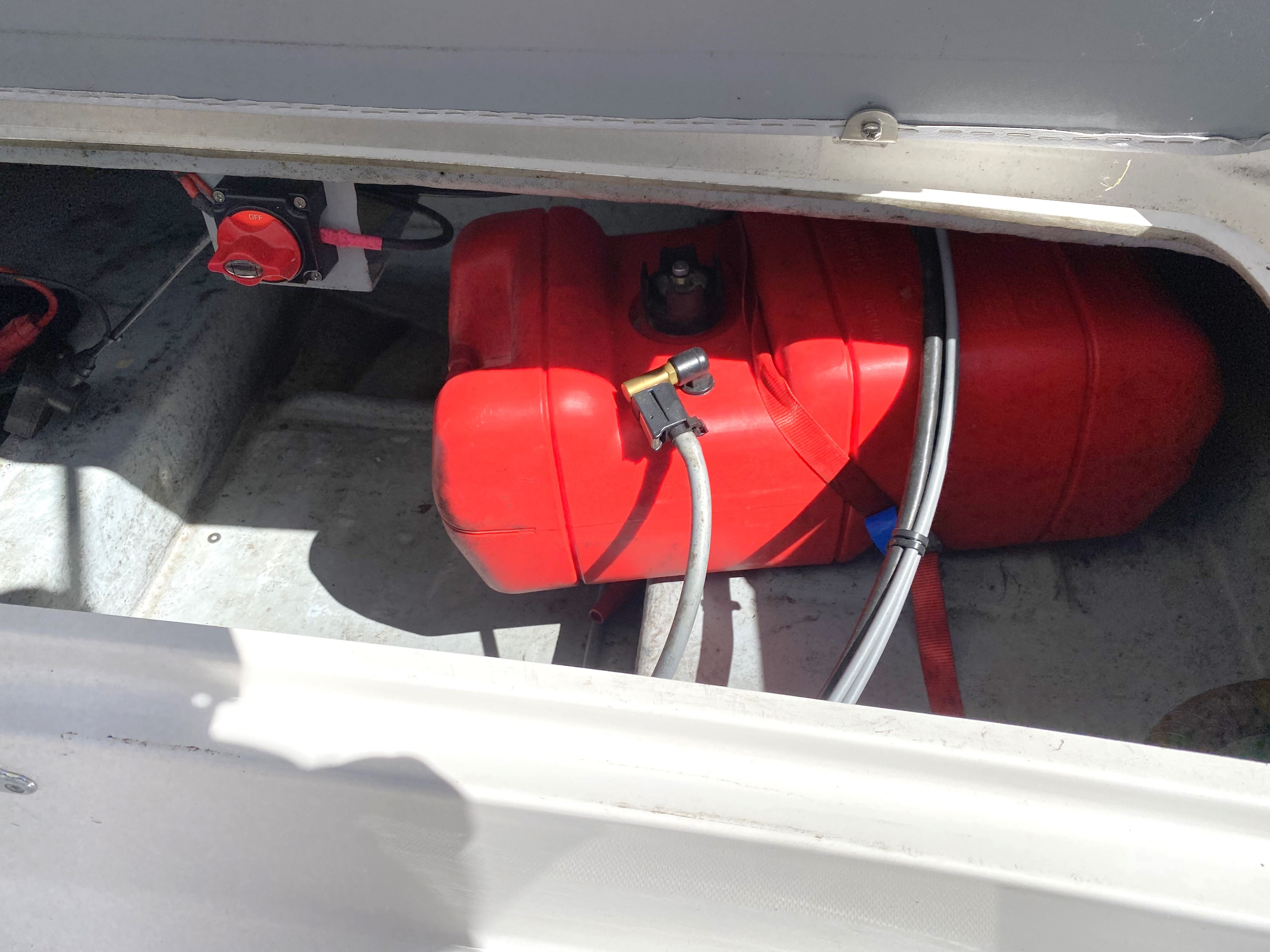 olympic-460-cc-wassersportzentrum-gruehn-koblenz-mosel-motorboot-konsolenboot