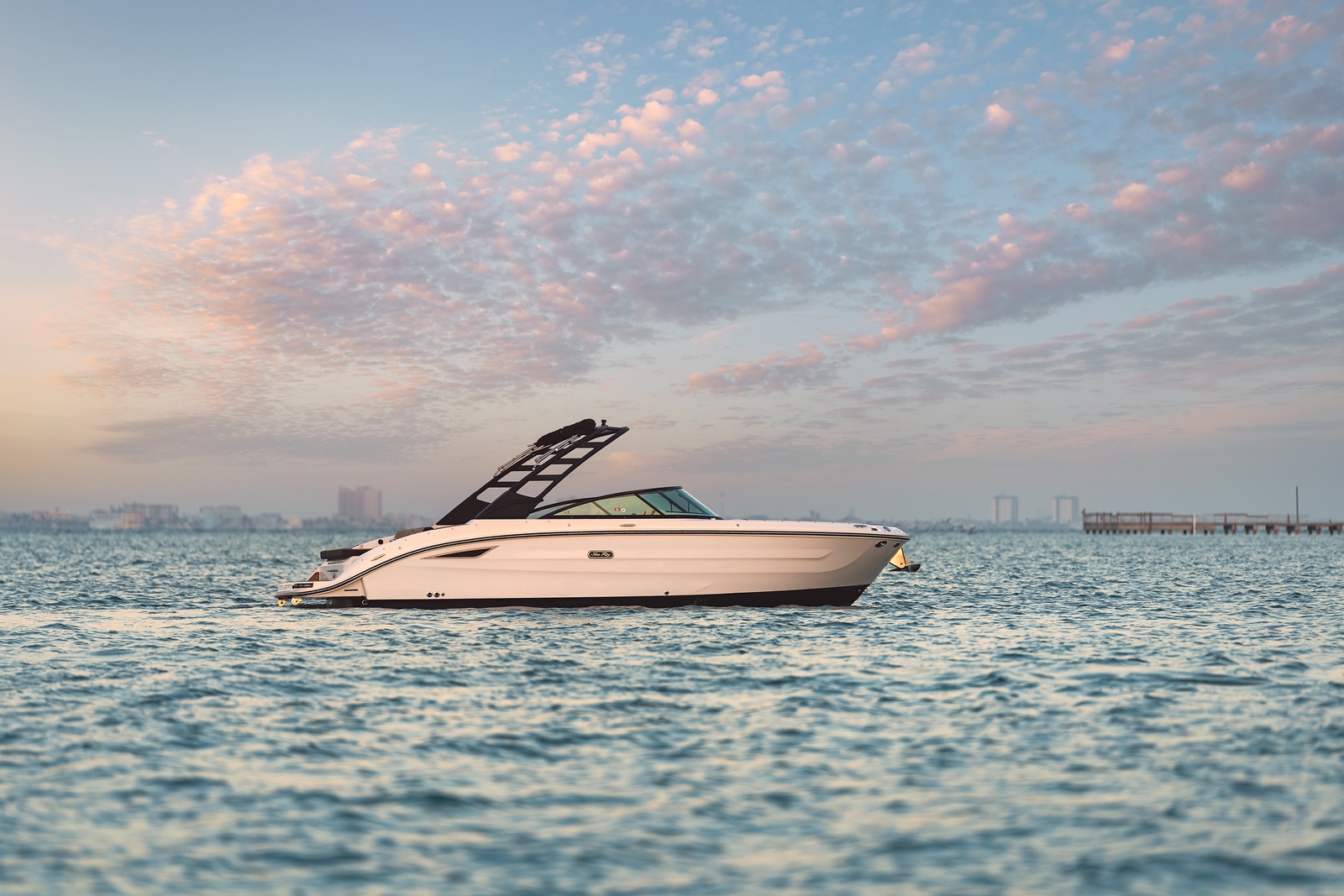 searay-270-sdxe-2025-badeplattform-ssport-boot-motorboot-gruehn