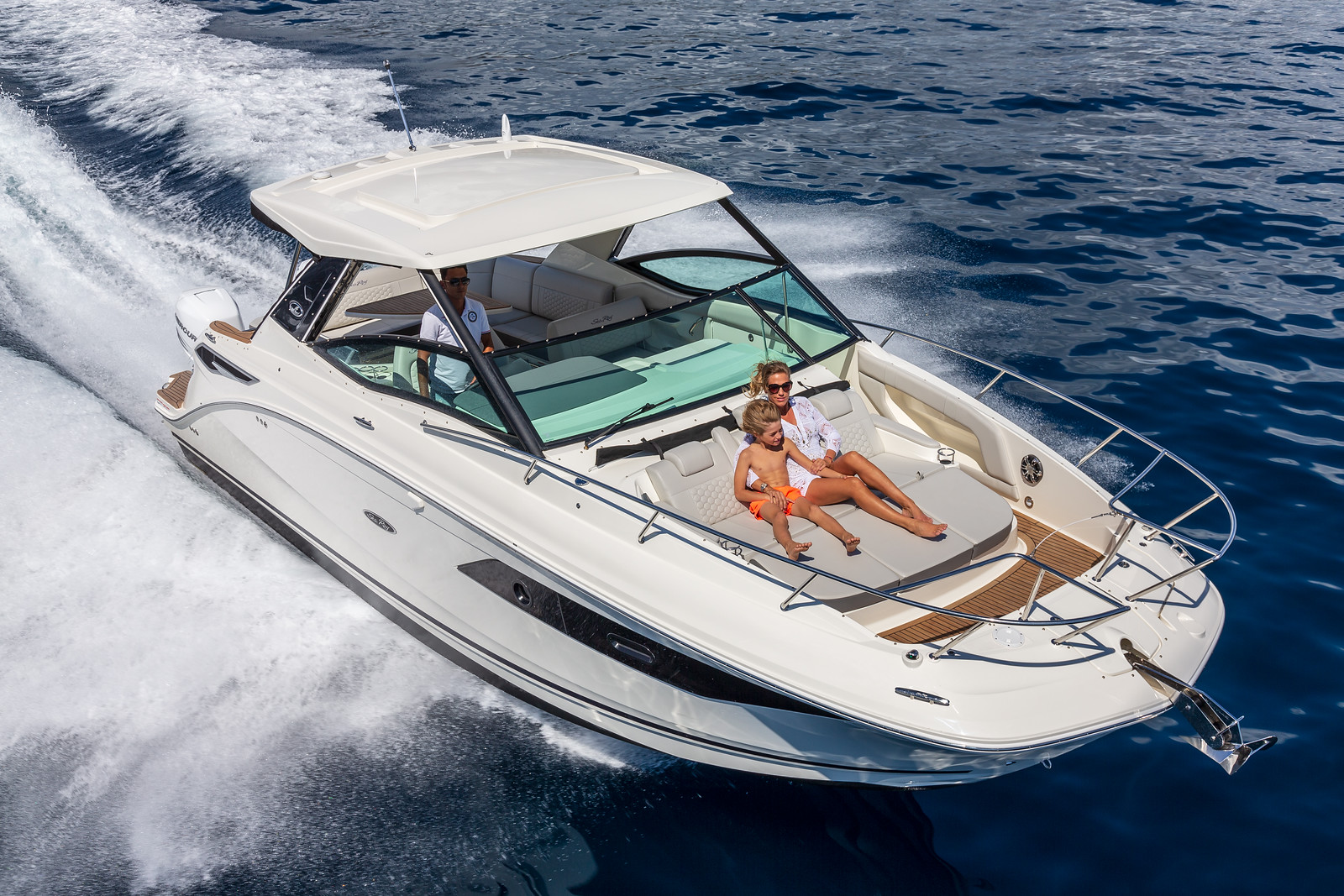 sea-ray-320-sundancer-outboard-sonnenliege-kajuetboot