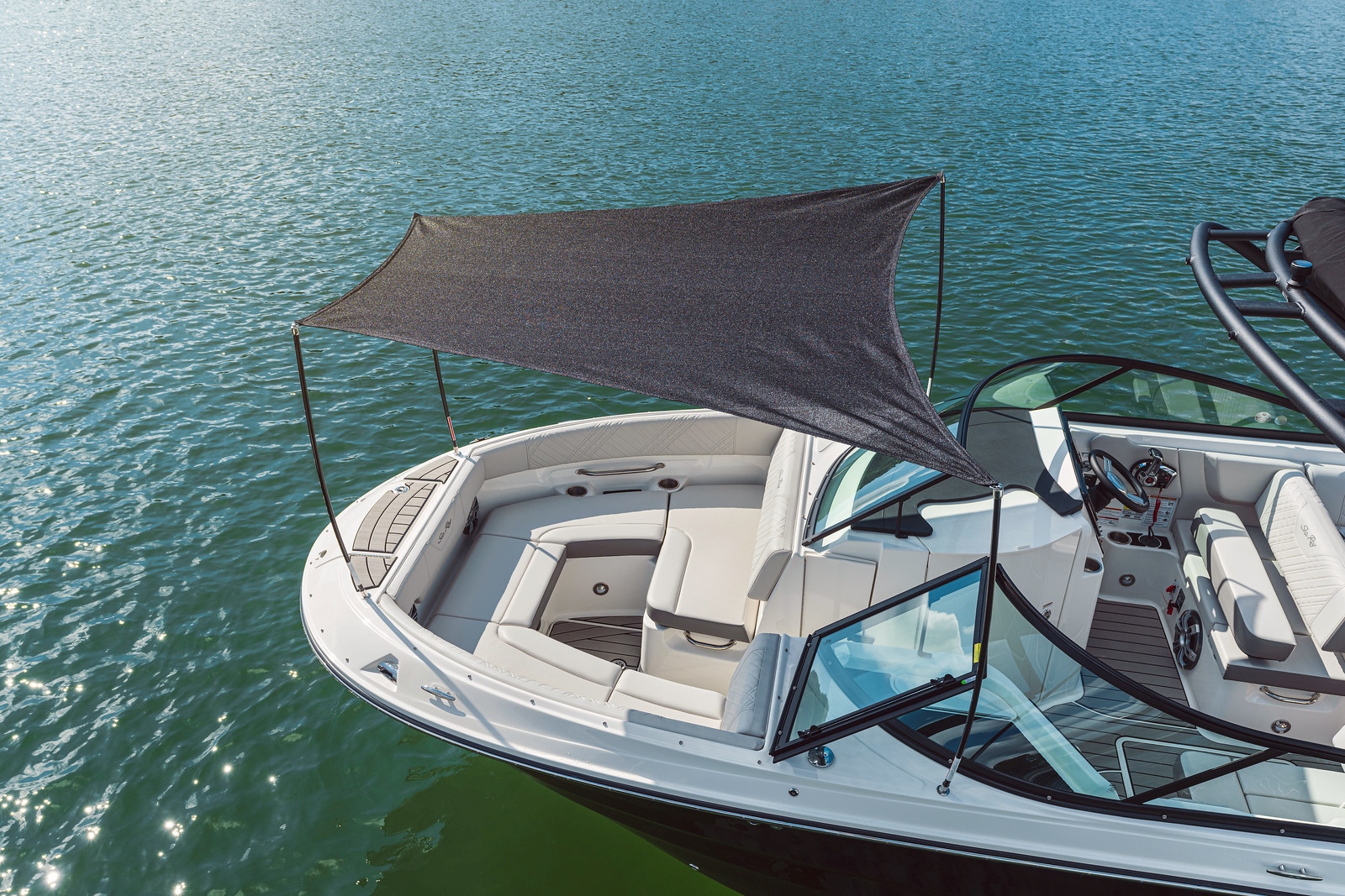 sea-ray-250-2025-sdxe-bugbeschattung-bemini-koblenz-wassersportzentrum