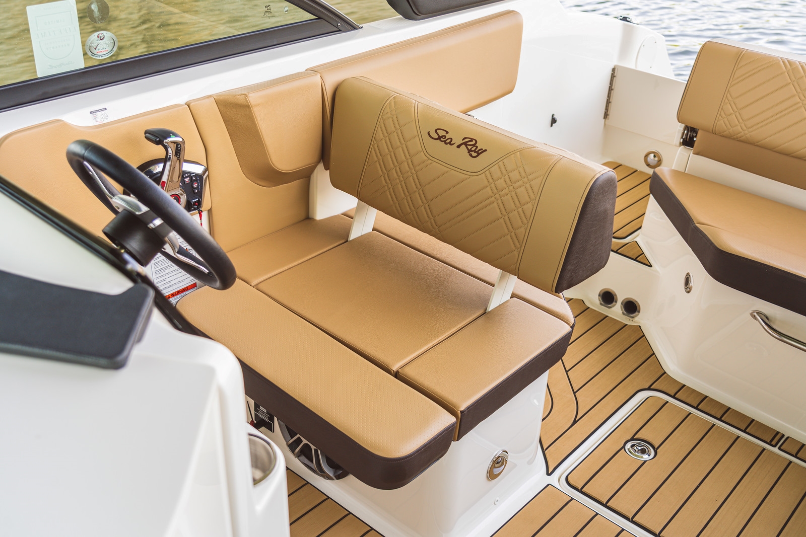 sea-ray-sdxe-seadek-lautsprescher-gruehn-2026-model-neu