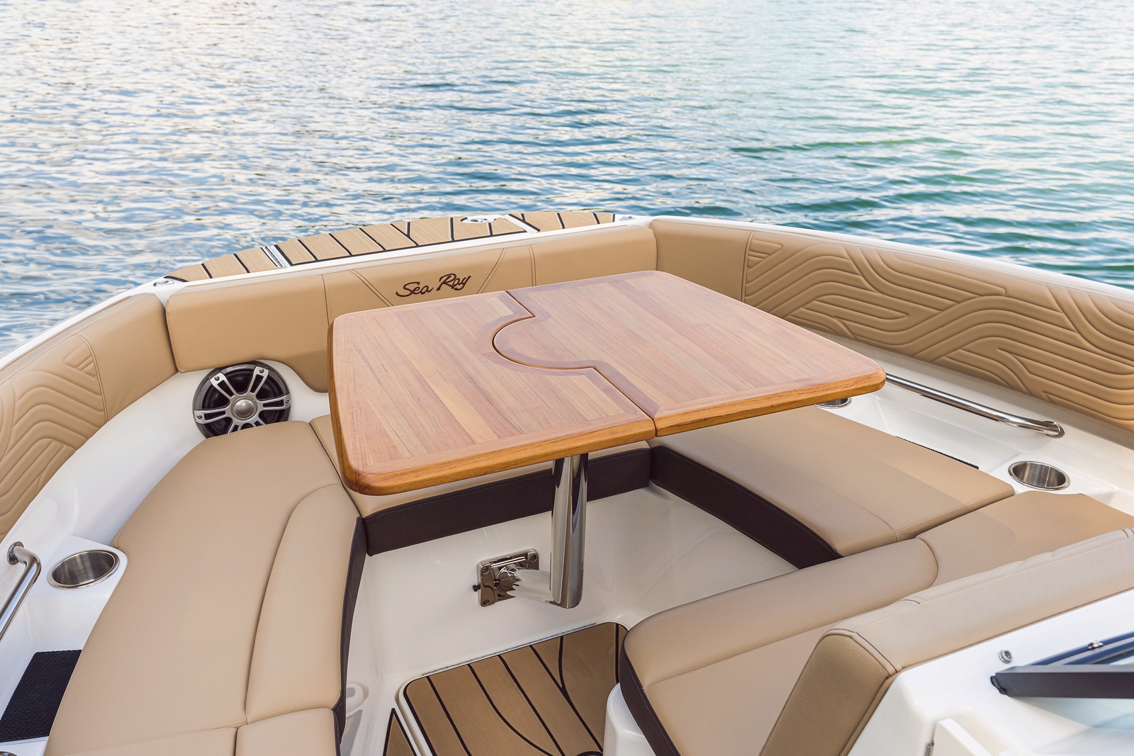 sea-ray-surf-250-teak-tisch-dune-polster