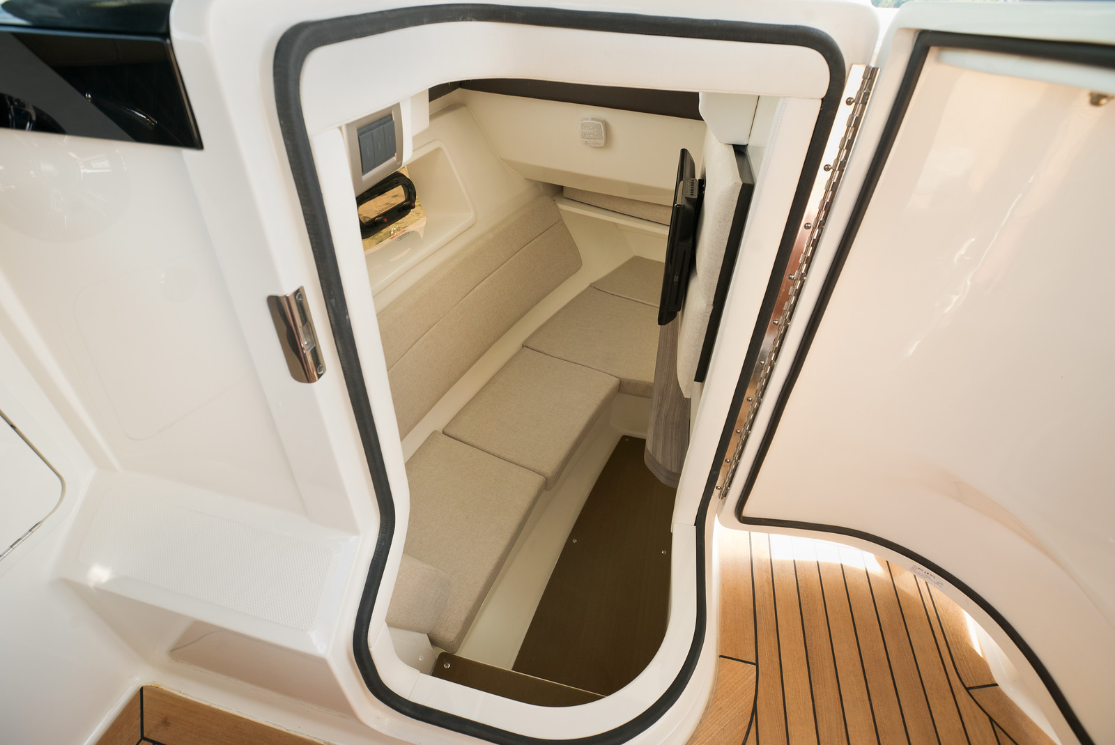 sea-ray-350-sxo-outboard-sportboot-niedergang