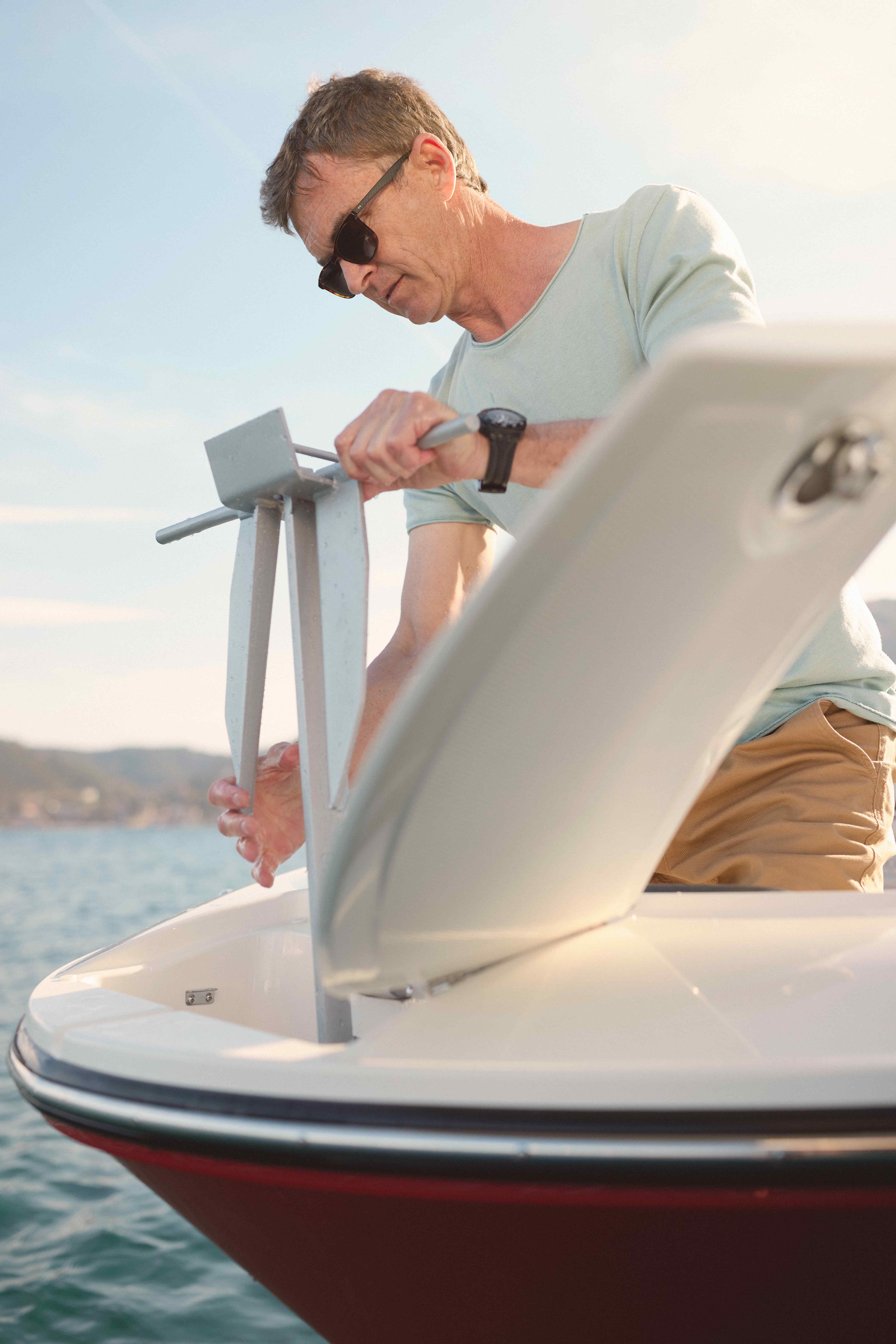 sea-ray-210-spoe-mit-ankerkasten
