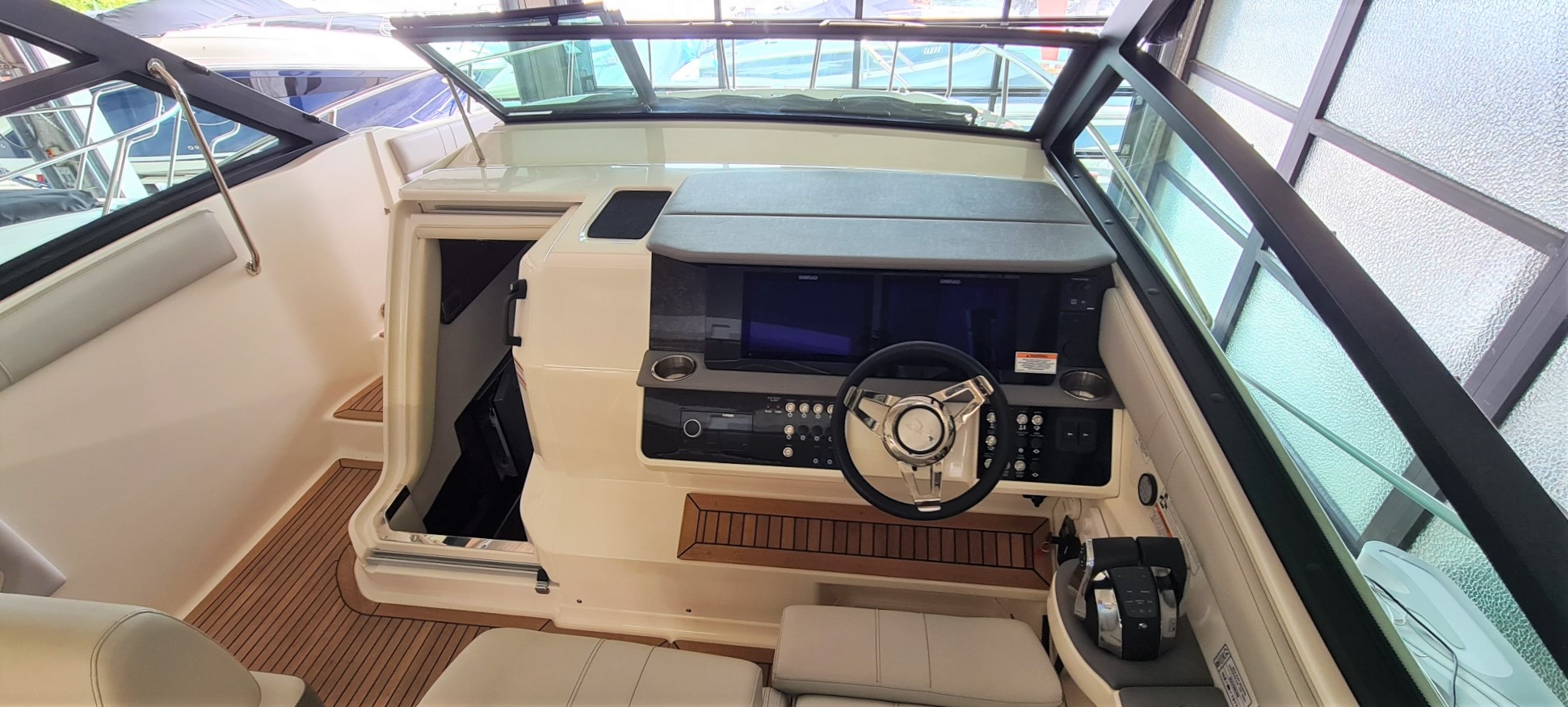 sea-ray-320-sundancer-mercruiser-boote-gruehn