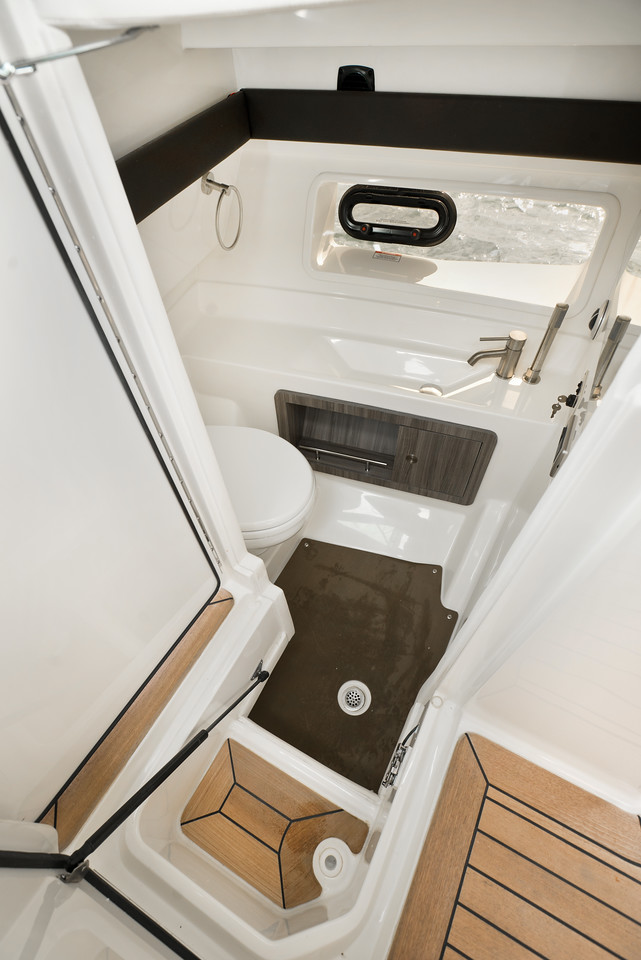 sea-ray-350-sxo-outboard-toilettenkabine
