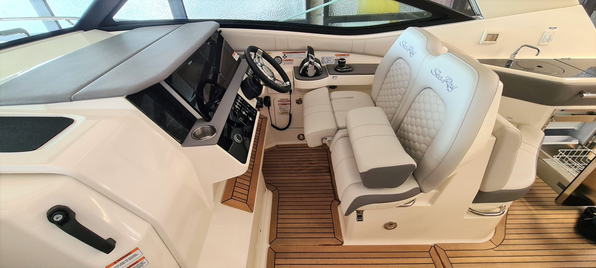 sea-ray-320-sundancer-steuerstand-motorboot-boote-gruehn-zu-verkaufen