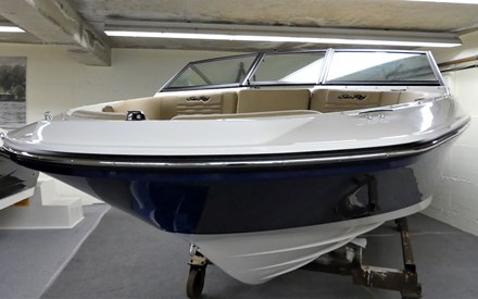 sea-ray 210-spxe-modell-2023-blau-motorboot-sportboot