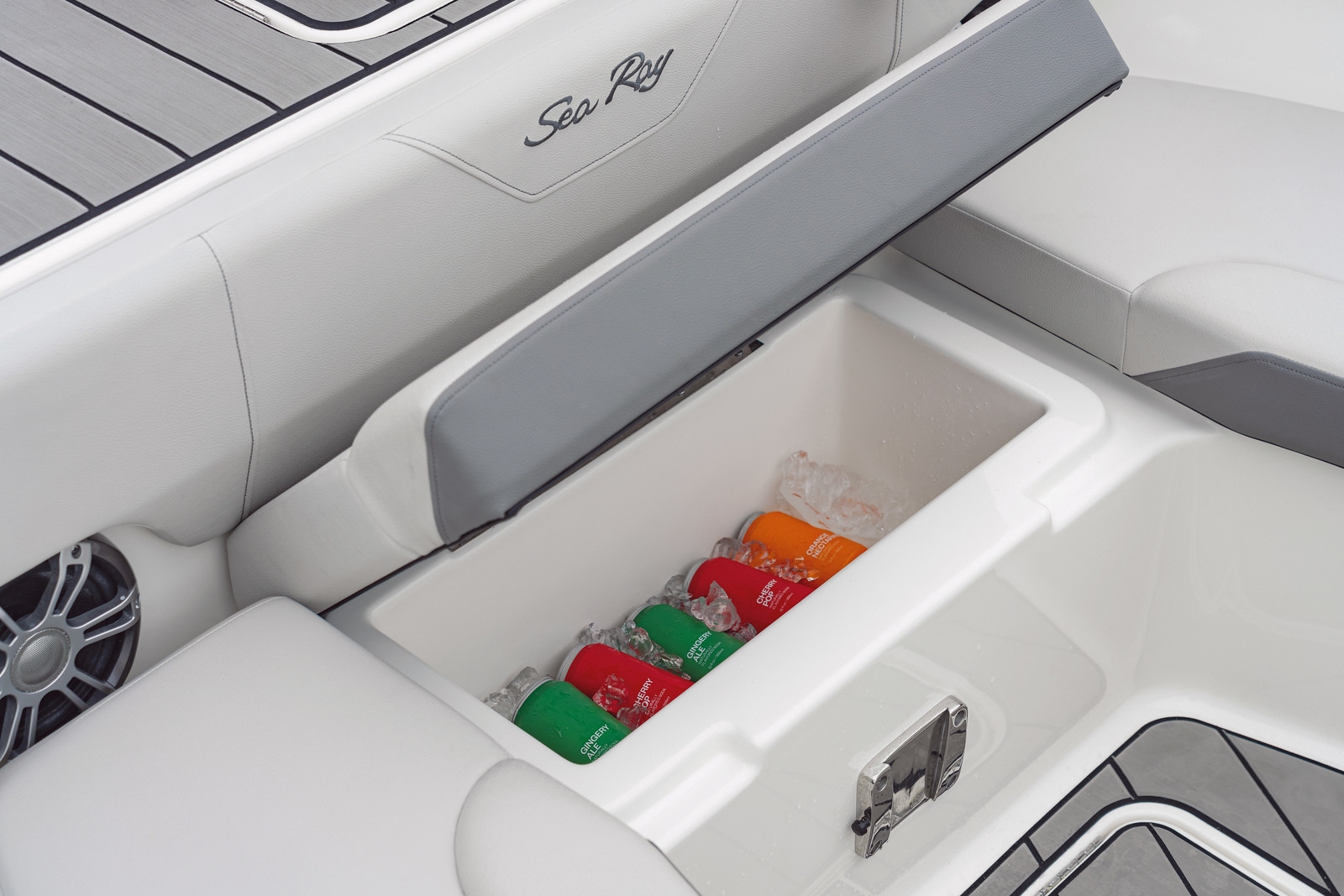 sea-ray-surf-sdse-wassersportzentrum-gruehn-koblenz-khlbox-lautsprecher