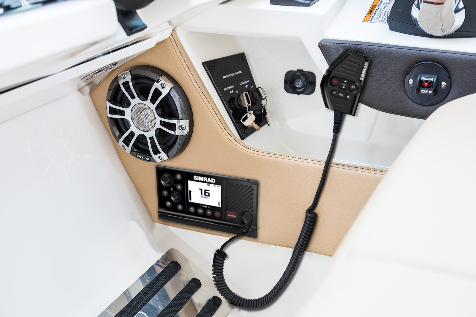 sea-ray-310-sxo-sportboot-lautsprecher