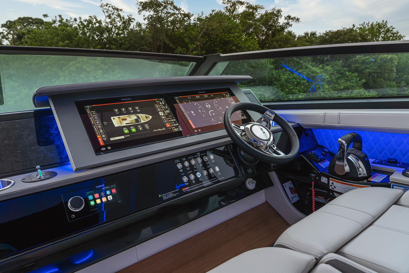 sea-ray-400-slx-steuerstand-sportboot