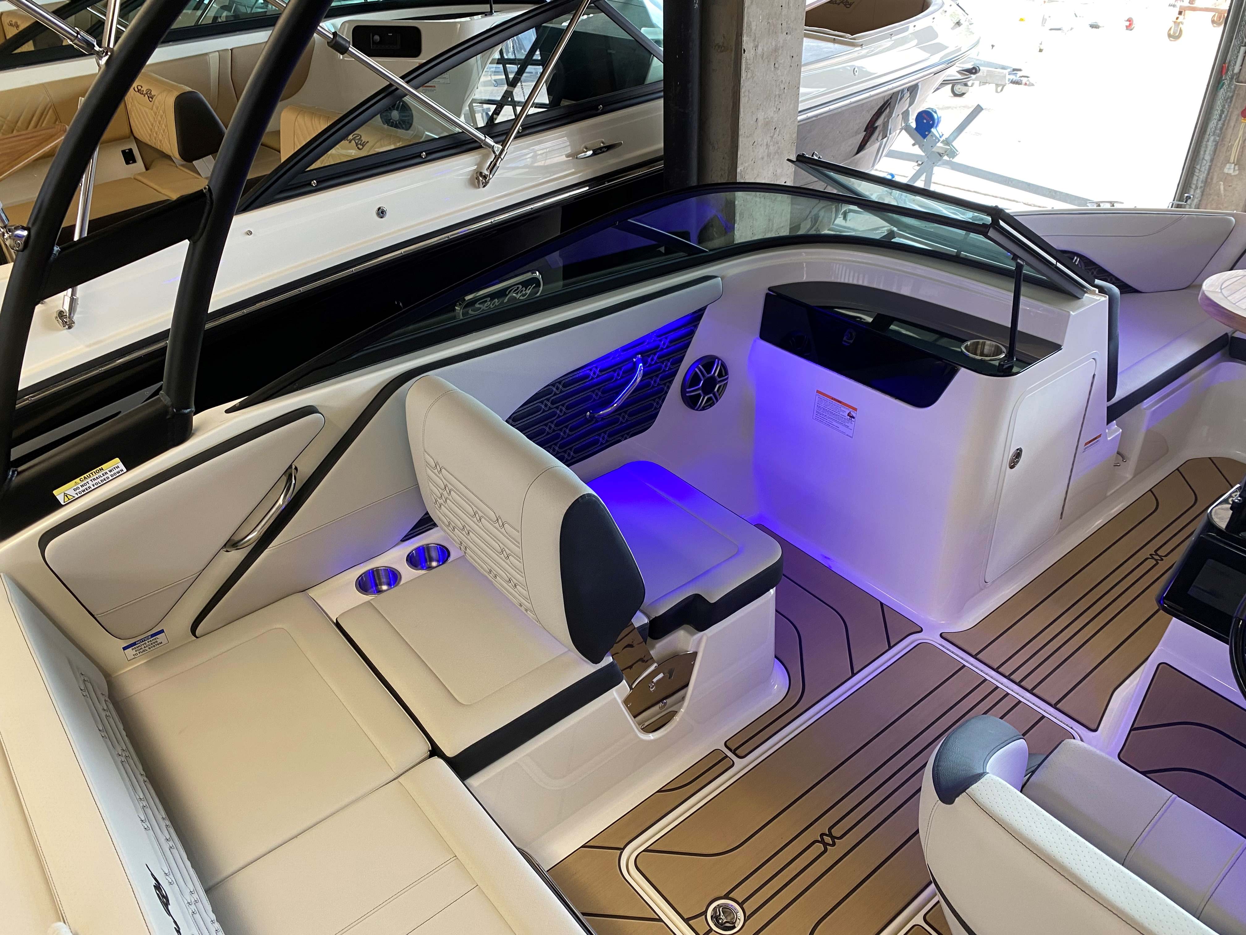 Sea-ray-190-spoe-2026-wassersportboot-gruehn-sportboot-motorboot-mercury-haendler