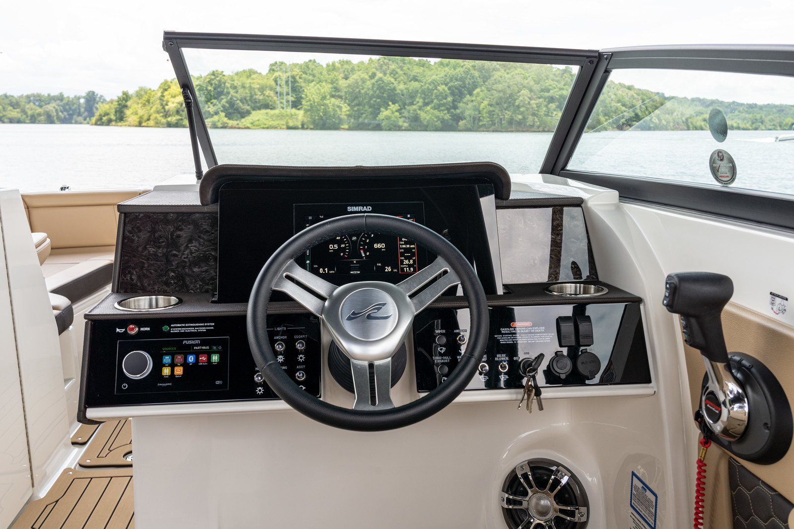 sea-ray-290-sdx-sundeck-steuerstand