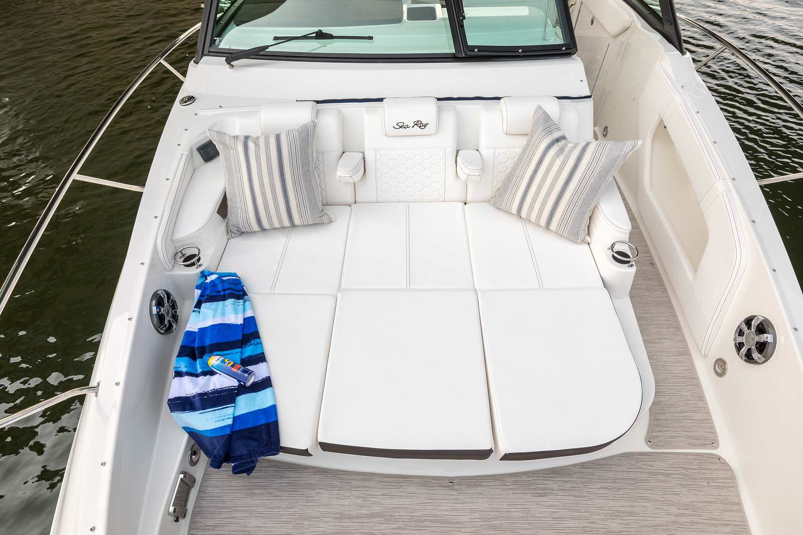 sea-ray-320-sundancer-kajuetboot-bowrider