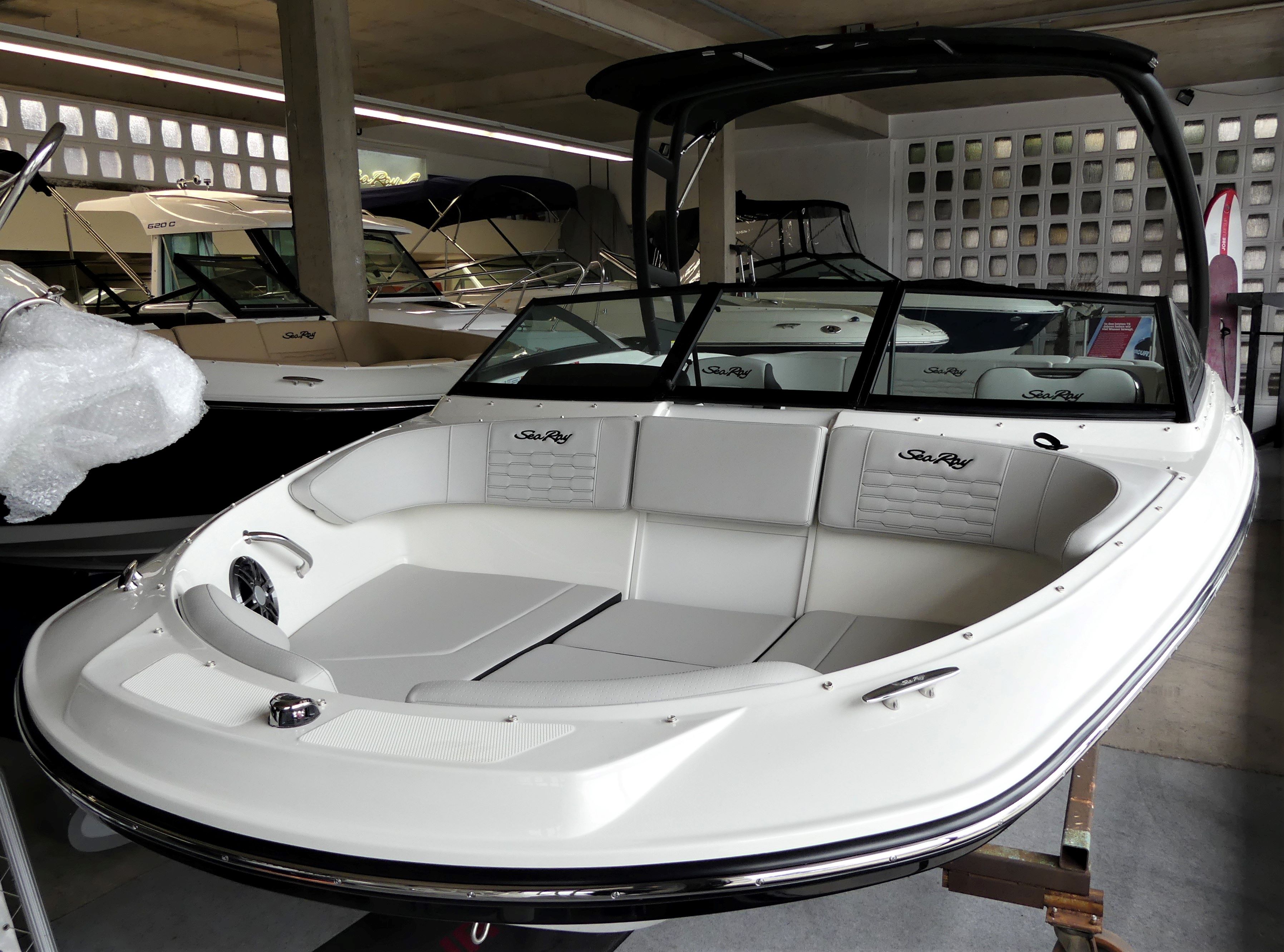 sea-ray-210-spxe-bowrider-tower-koblenz-boote-gruehn