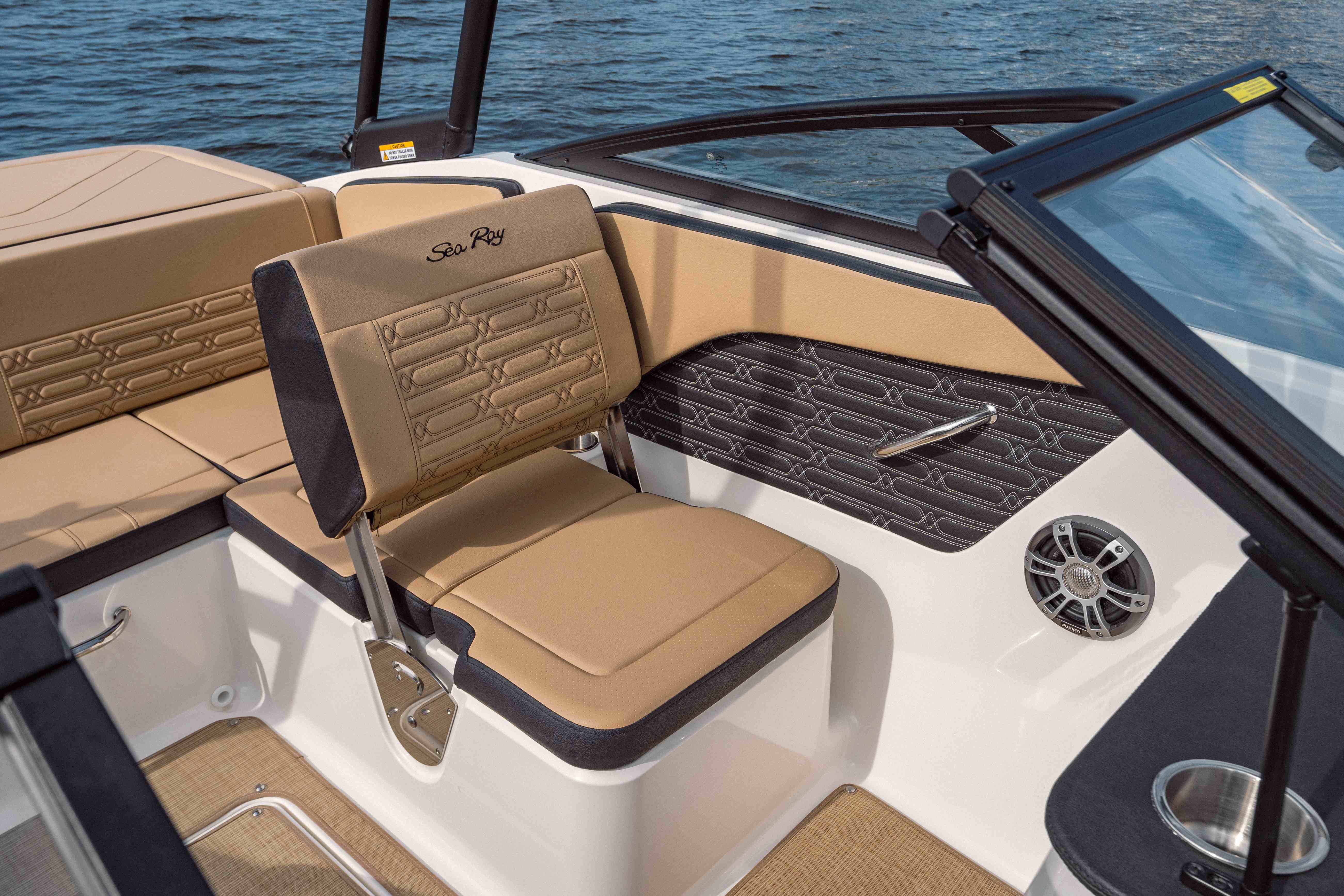 sea-ray-190-spoe-neuboot-wassersportzentrum-gruehn